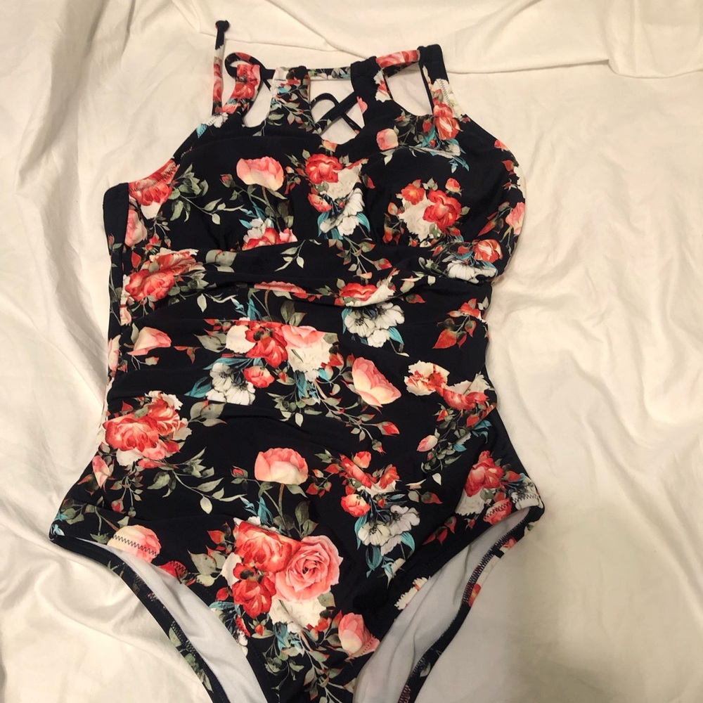 Cupshe NWT one piece swimsuit Sz S